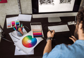 artist-creating-logo